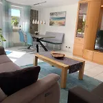 Sonnige Suedwohnung Mit Terrasse, Badesee アパート