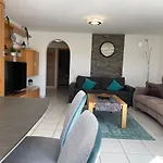 Sonnige Suedwohnung Mit Terrasse, Badesee