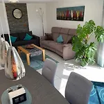 Sonnige Suedwohnung Mit Terrasse, Badesee アパート