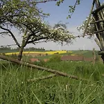 Sonnige Suedwohnung Mit Terrasse, Badesee