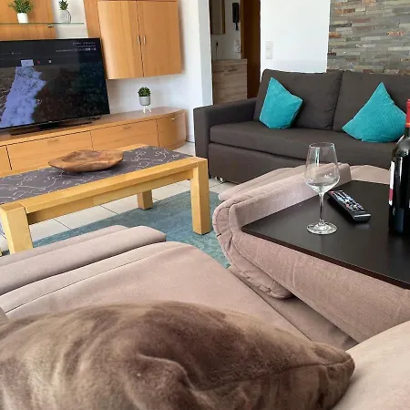 Sonnige Suedwohnung Mit Terrasse, Badesee Apartman *