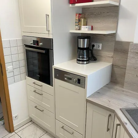 Sonnige Suedwohnung Mit Terrasse, Badesee 아파트 *