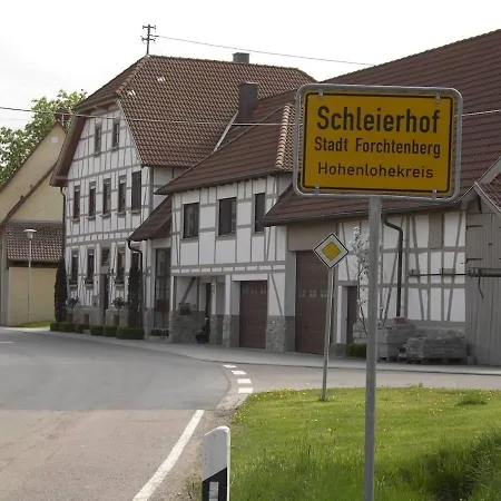 Sonnige Suedwohnung Mit Terrasse, Badesee フォルヒテンベルク
