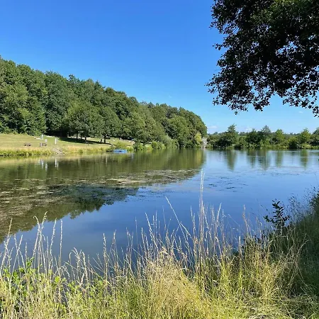 Sonnige Suedwohnung Mit Terrasse, Badesee