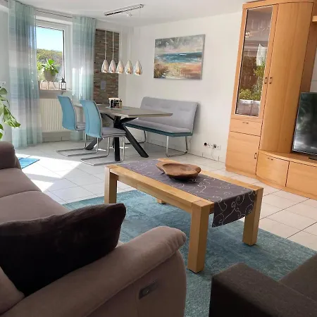 Sonnige Suedwohnung Mit Terrasse, Badesee Apartman