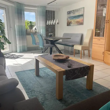 Sonnige Suedwohnung Mit Terrasse, Badesee