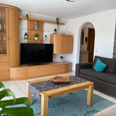 Sonnige Suedwohnung Mit Terrasse, Badesee *