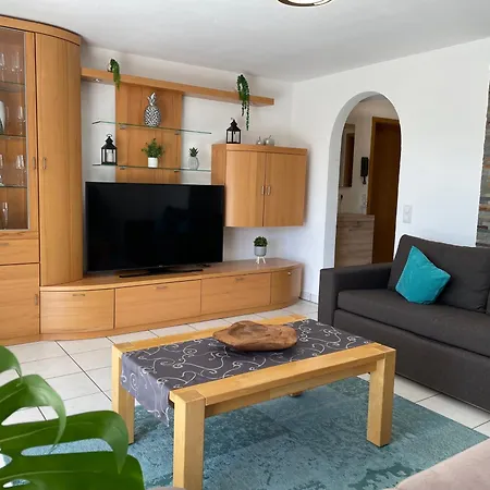 Sonnige Suedwohnung Mit Terrasse, Badesee Apartman