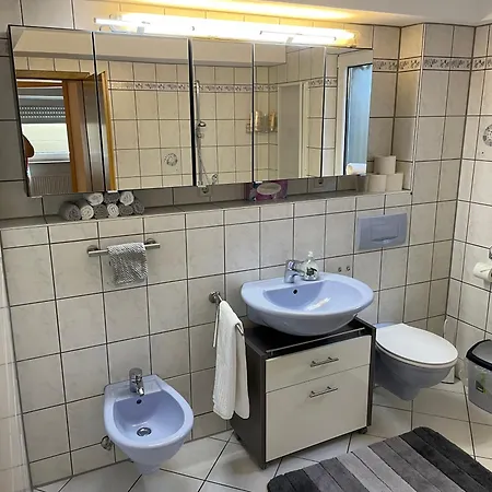 Sonnige Suedwohnung Mit Terrasse, Badesee Apartman Forchtenberg