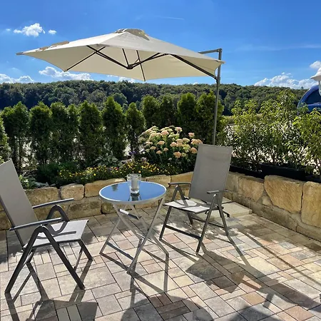 Sonnige Suedwohnung Mit Terrasse, Badesee Apartman Forchtenberg