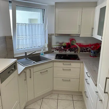 Sonnige Suedwohnung Mit Terrasse, Badesee