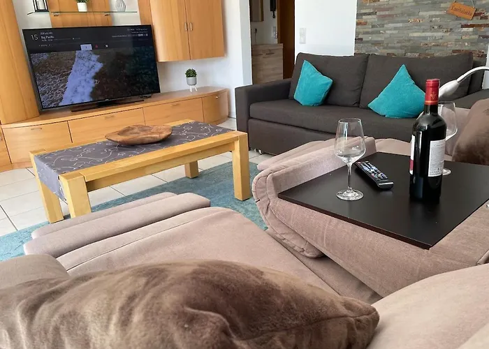 Sonnige Suedwohnung Mit Terrasse, Badesee Lejlighed *