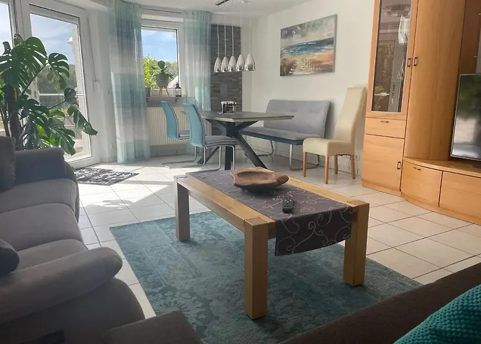 Sonnige Suedwohnung Mit Terrasse, Badesee